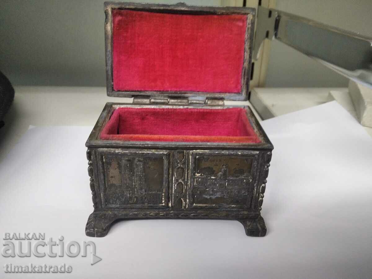 Beautiful antique jewelry box from Munich 1920 with price 89.99 BGN | € 46.01