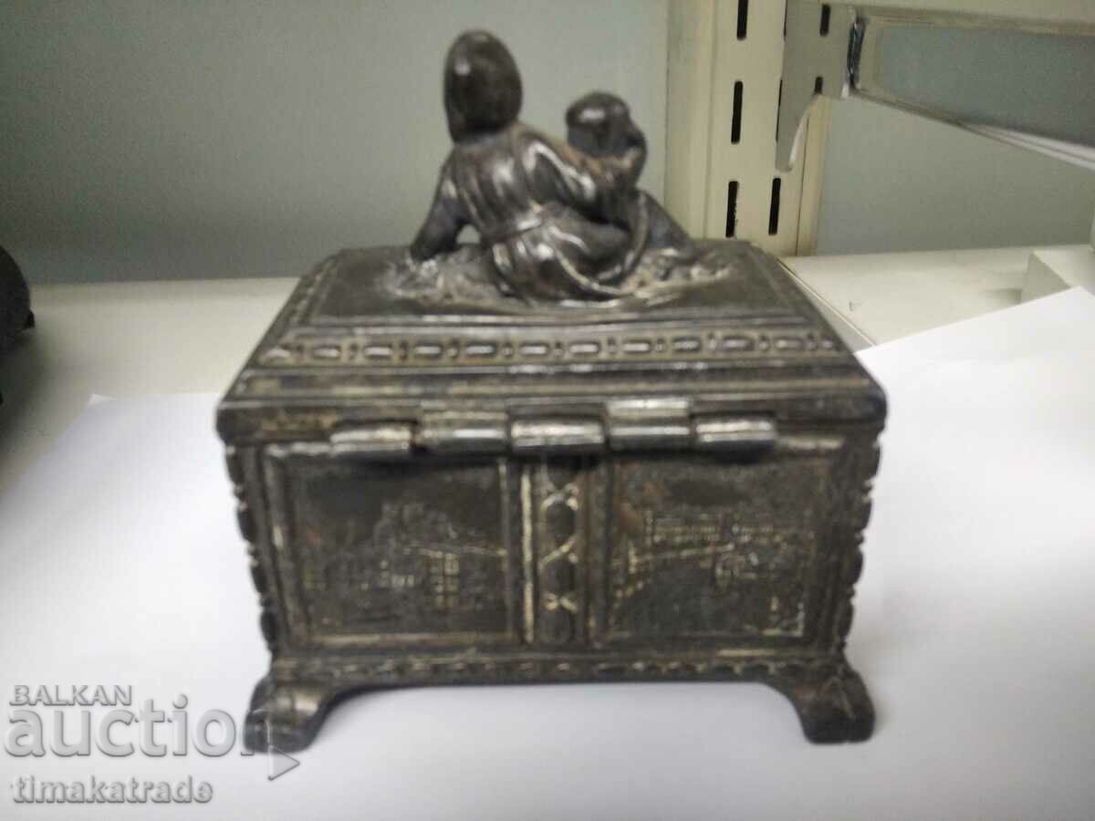 Delivery of Beautiful antique jewelry box from Munich 1920