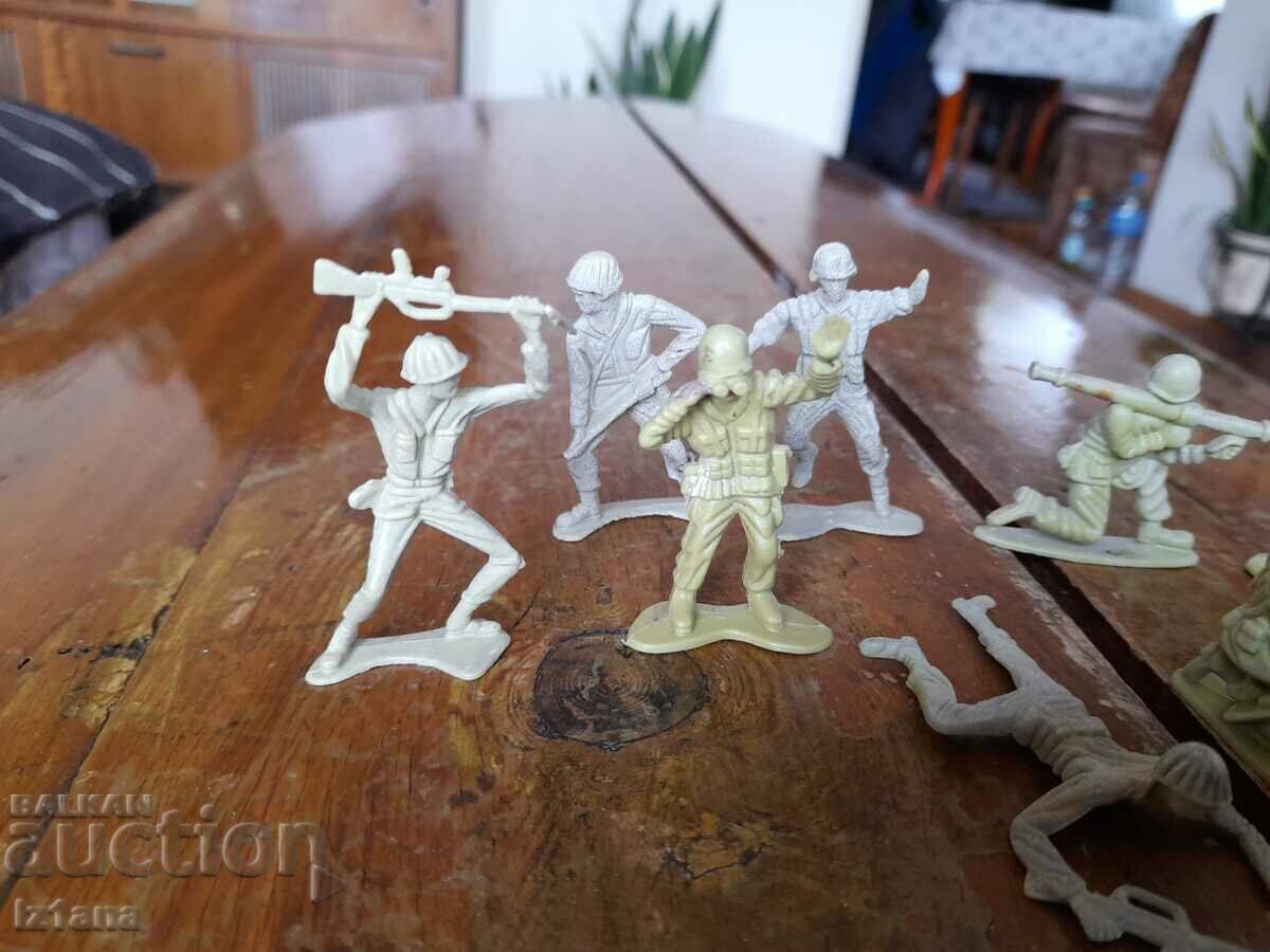 Old figurines Soldiers with price 28.00 BGN | € 14.32 Old figurines Soldiers with price 28.00 BGN | € 14.32
