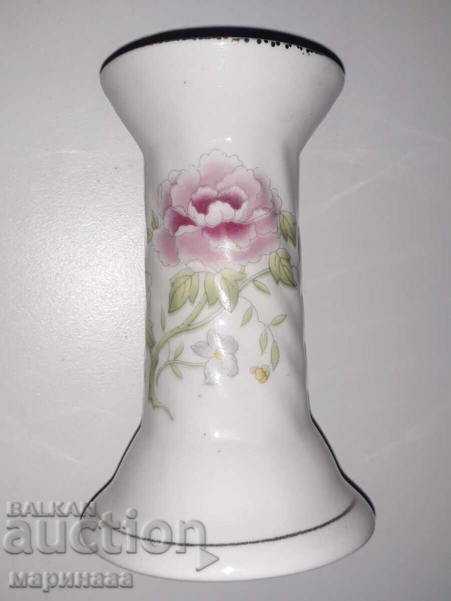 CANDLESTICK. PORCELAIN