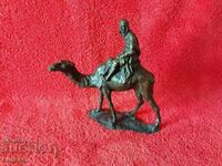 Стара бронзова фигура Мъж Ездач Воин върху Камила авторска
