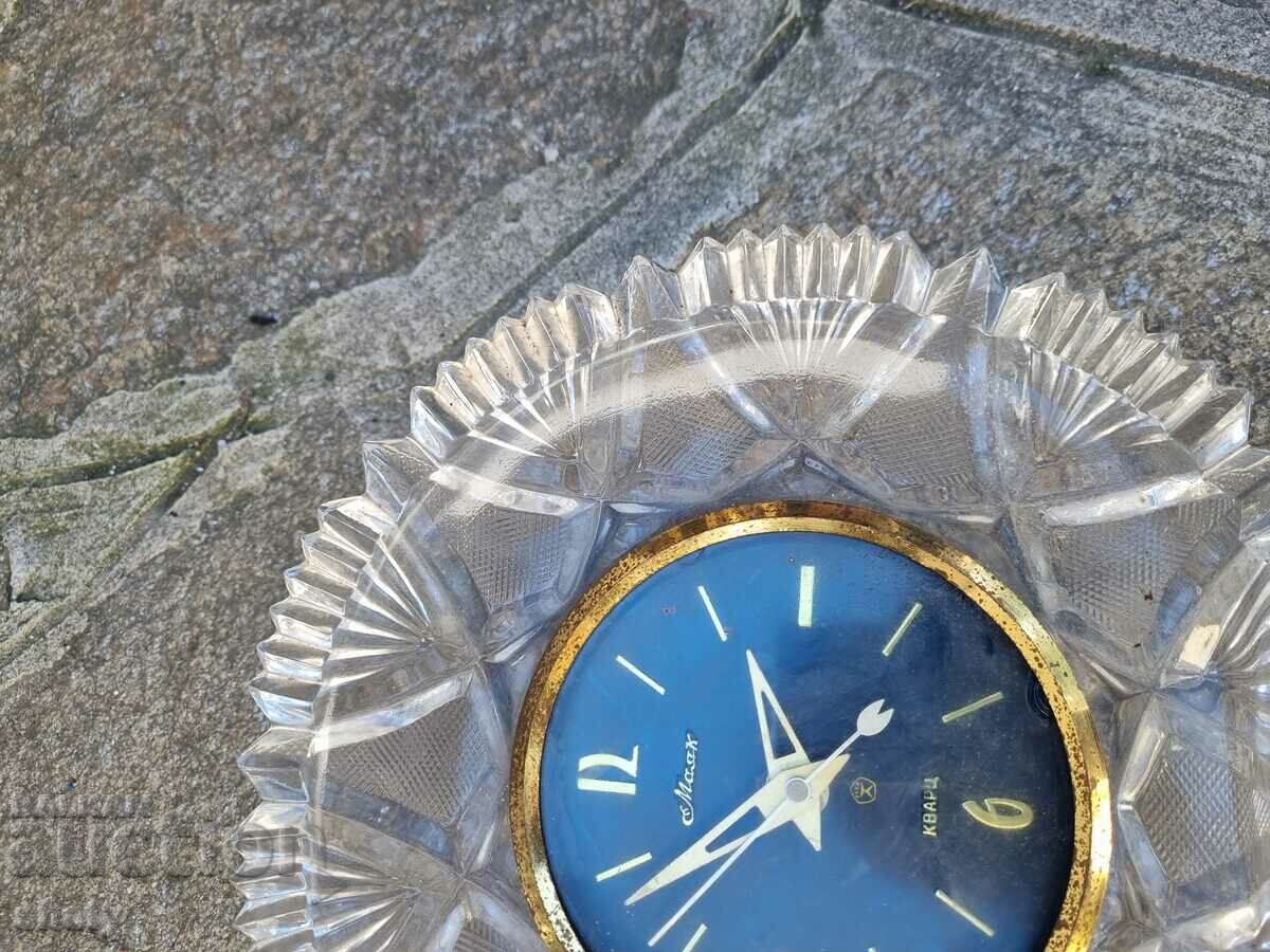 Παράδοση Ρωσικό ρολόι. Πρωτότυπο Παράδοση Ρωσικό ρολόι. Πρωτότυπο