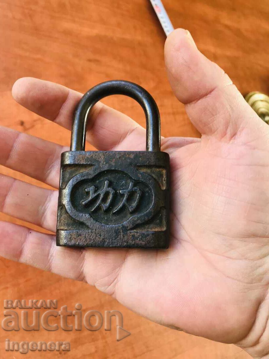 Auction PADLOCK MASSIVE AND HEAVY FOR COLLECTION WITHOUT KEY Auction PADLOCK MASSIVE AND HEAVY FOR COLLECTION WITHOUT KEY