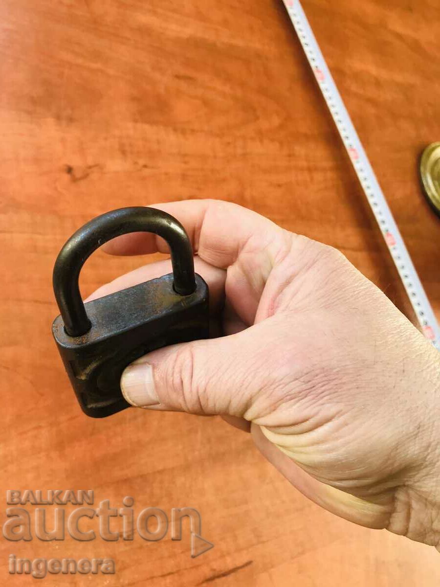 PADLOCK MASSIVE AND HEAVY FOR COLLECTION WITHOUT KEY - 5 PADLOCK MASSIVE AND HEAVY FOR COLLECTION WITHOUT KEY - 5