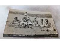 Καρτ ποστάλ Μεσημβρία Βεδουίνοι κατά μήκος της ερήμου