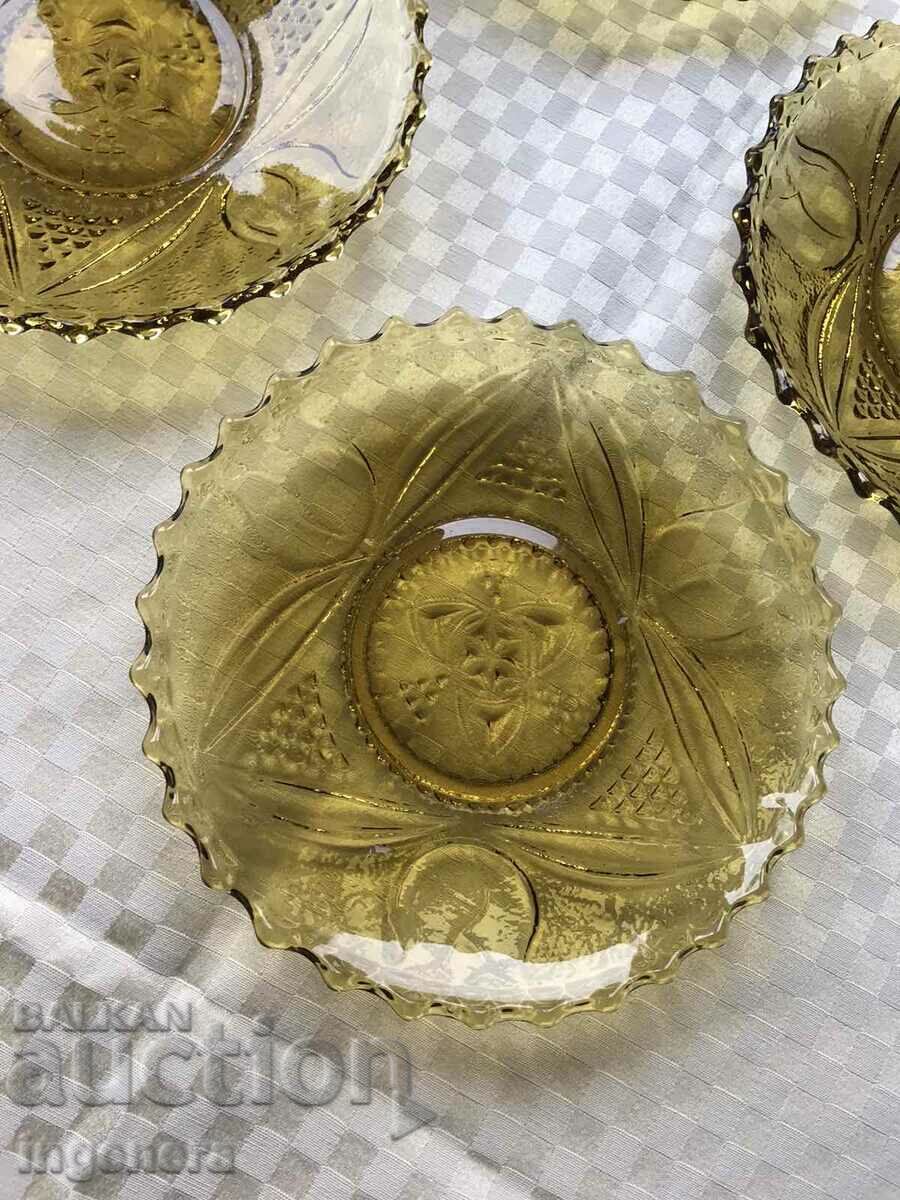 Auction PLATE PLATE FOR CAKE OF SOCA ENGRAVED COLORED GLASS-4 PCS. Auction PLATE PLATE FOR CAKE OF SOCA ENGRAVED COLORED GLASS-4 PCS.