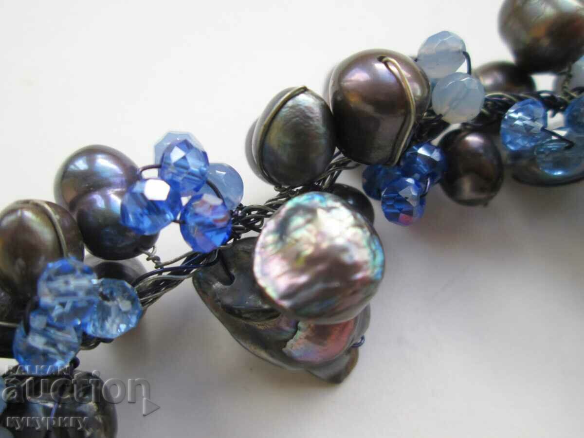 Delivery of Women's jewelry necklace with natural black pearls