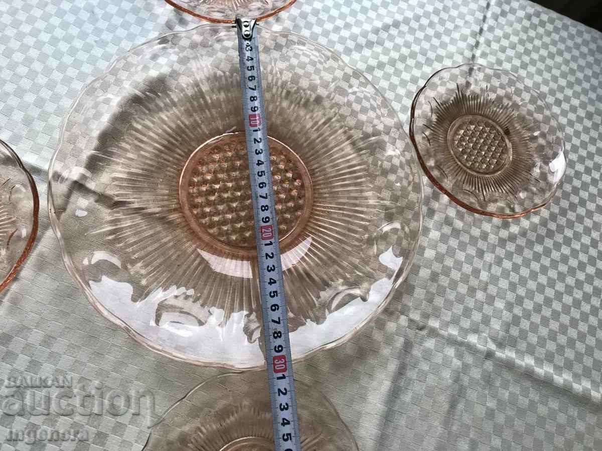 Delivery of TRAY PLATE WITH FOUR PLATES GLASS RELIEF COLOR OF SOCA Delivery of TRAY PLATE WITH FOUR PLATES GLASS RELIEF COLOR OF SOCA