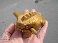 FIGURA BROȘTE DE JUCĂRIE DIN LEMN