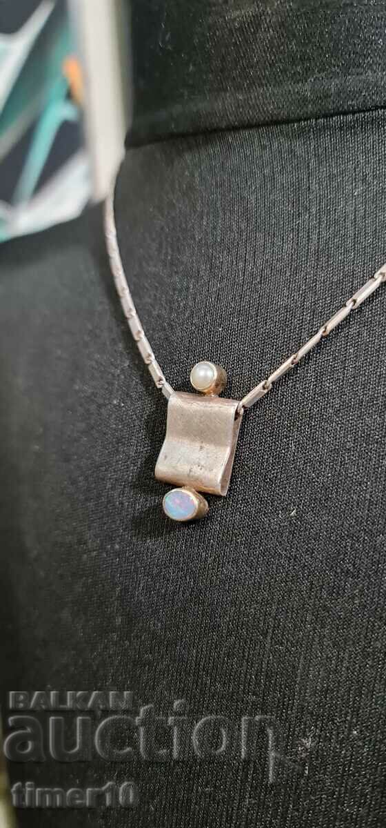 Silver necklace (necklace) with opal and pearl
