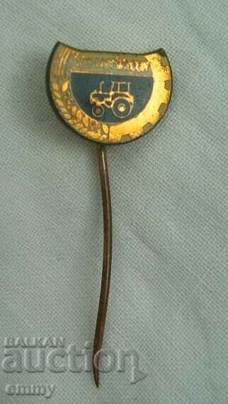 Значка трактор STS - Машинна тракторна станция, Чехия с цена 1.00 лв. | € 0.51 Значка трактор STS - Машинна тракторна станция, Чехия с цена 1.00 лв. | € 0.51