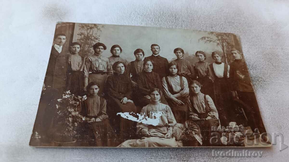 Снимка Самоковъ Ученици със своя учител 1904 - 1905