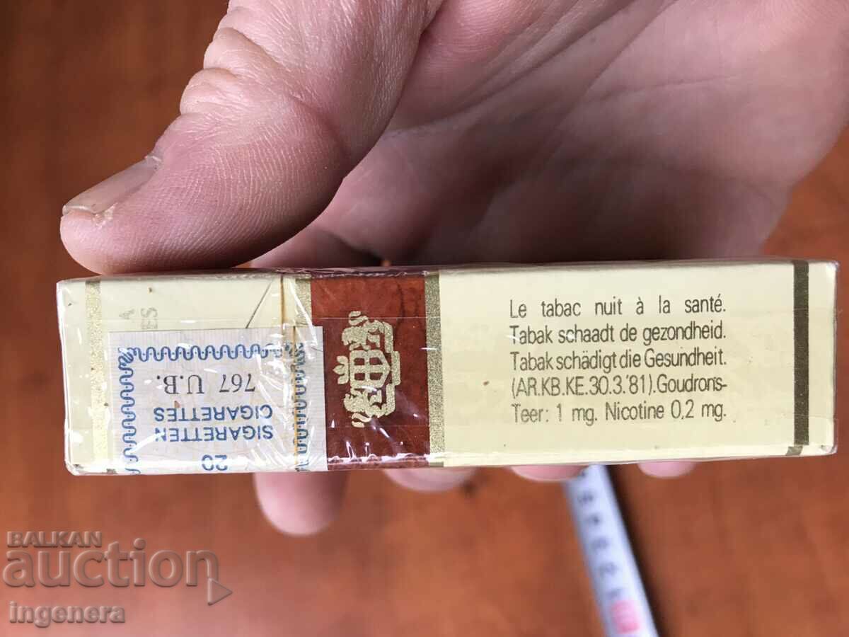 CIGARETTES FULL BOX UNPRINTED OLD COLLECTIBLE with price 36.00 BGN | € 18.41 CIGARETTES FULL BOX UNPRINTED OLD COLLECTIBLE with price 36.00 BGN | € 18.41