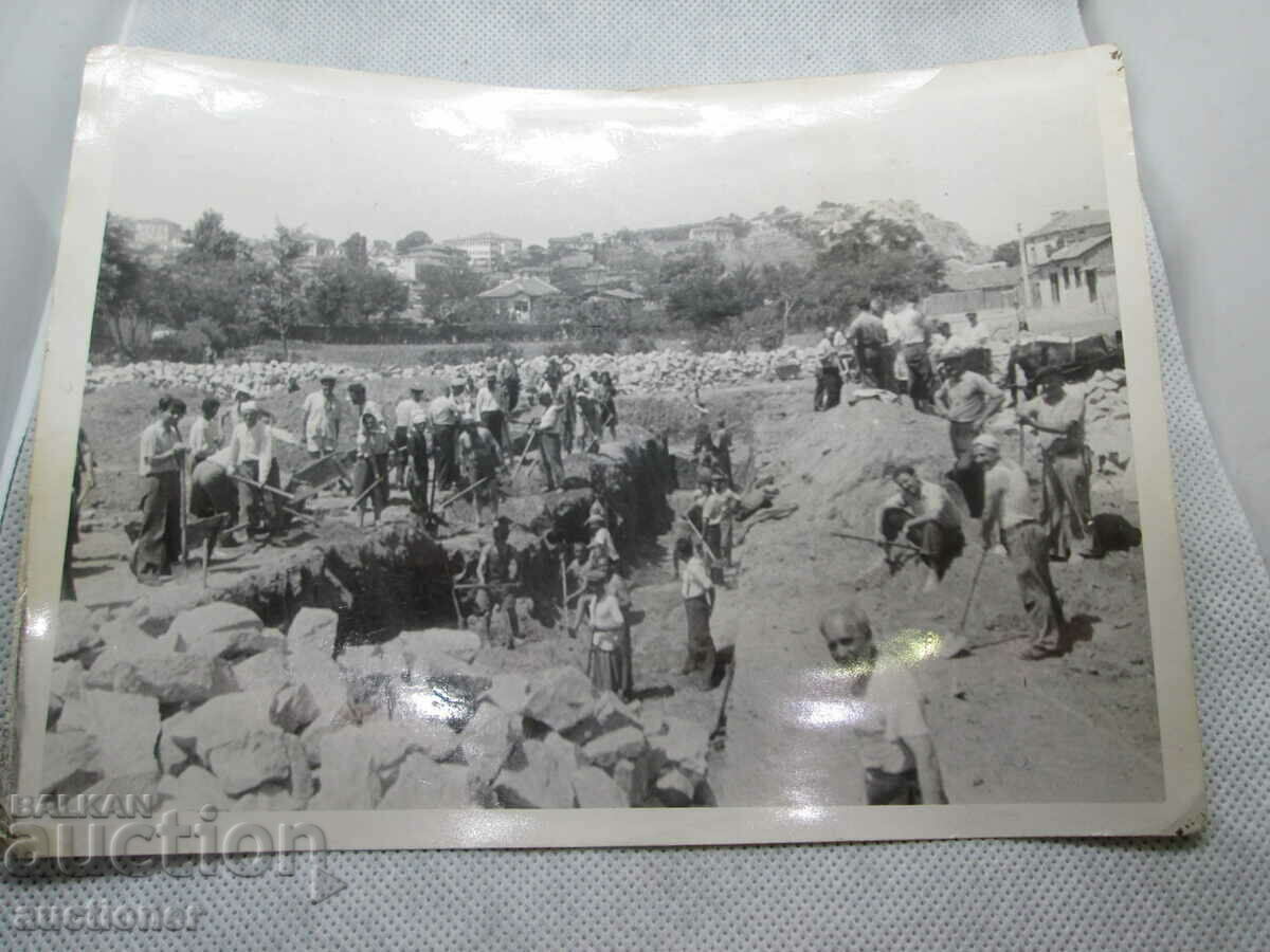 Delivery of RARE PHOTO EXCAVATION OF THE FOUNDATIONS OF RAKOVSKI SCHOOL Delivery of RARE PHOTO EXCAVATION OF THE FOUNDATIONS OF RAKOVSKI SCHOOL