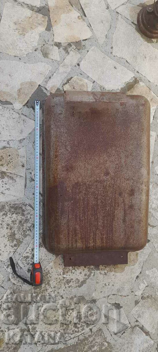 Резервоар от стара нафтова печка Резервоар от стара нафтова печка