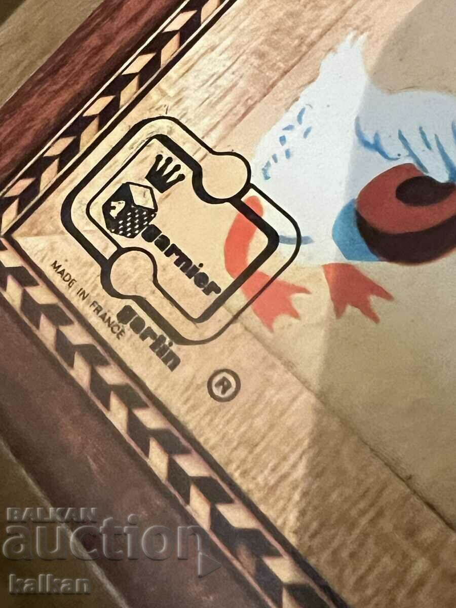 Delivery of French game box, plastic 34x34 cm. Delivery of French game box, plastic 34x34 cm.