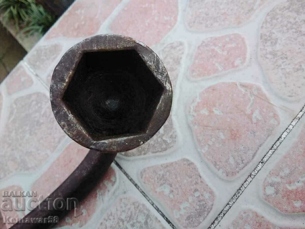 Delivery of Old deaf key 32, "G" shaped.