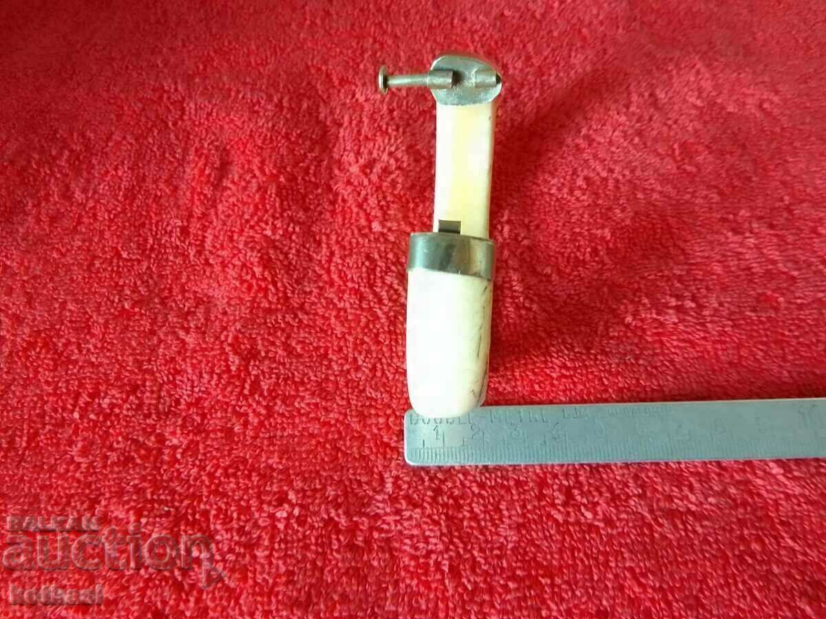 Delivery of Old Ivory Bracelet Delivery of Old Ivory Bracelet