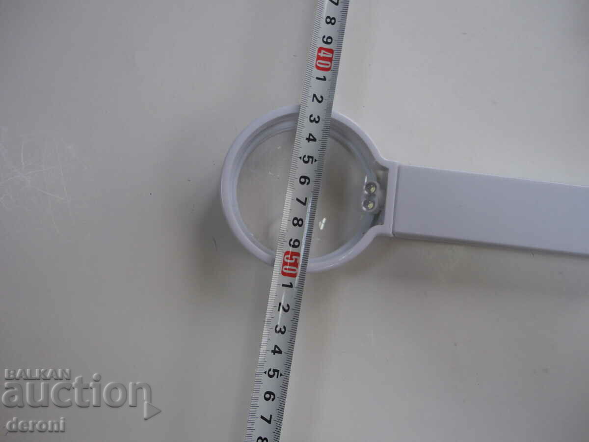 Auction Great magnifier with light 16 Auction Great magnifier with light 16