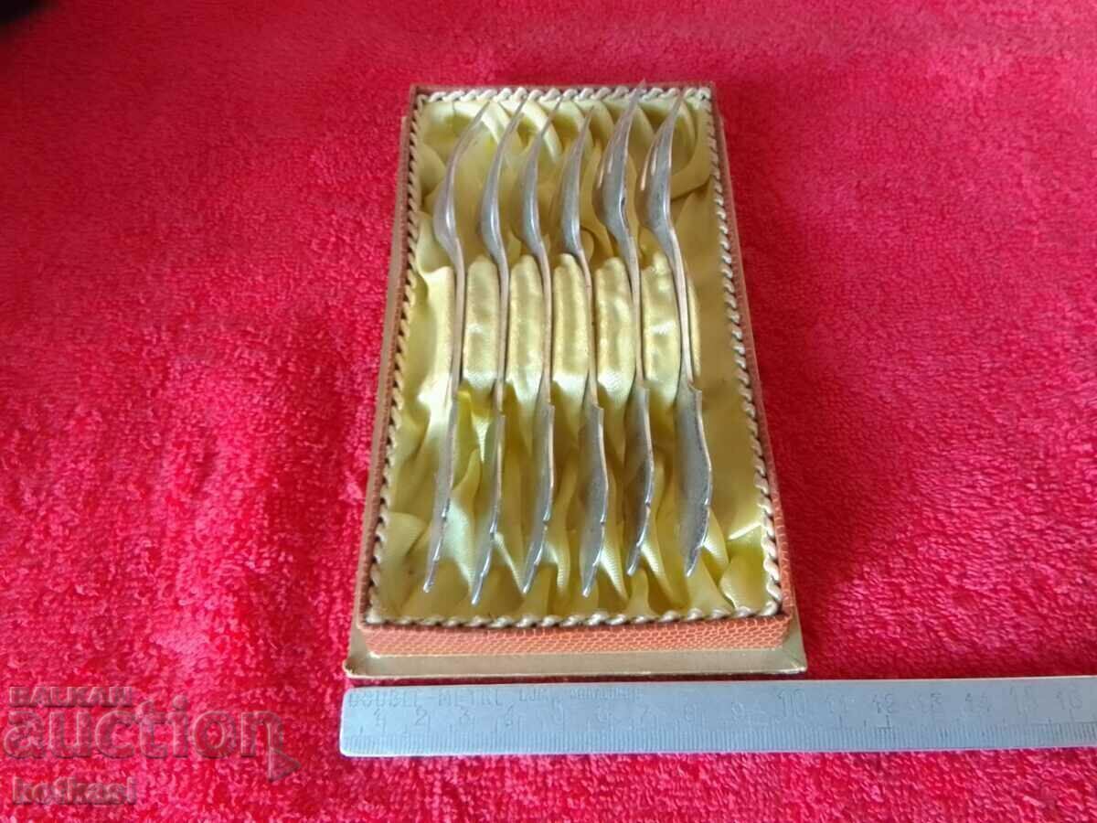 Old set of 6 service 19th century silver 800 forks with price 765.00 BGN | € 391.14 Old set of 6 service 19th century silver 800 forks with price 765.00 BGN | € 391.14
