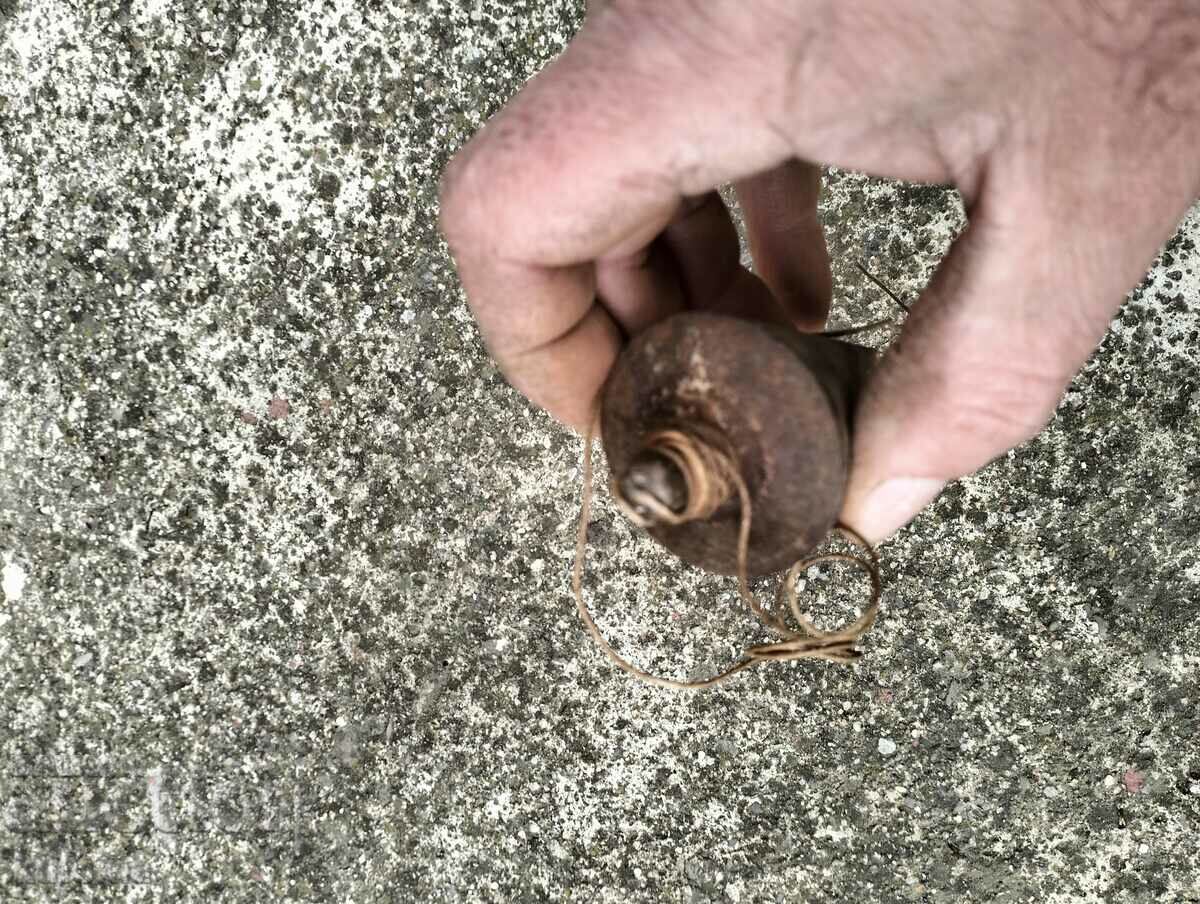 Auction  Old plumb line