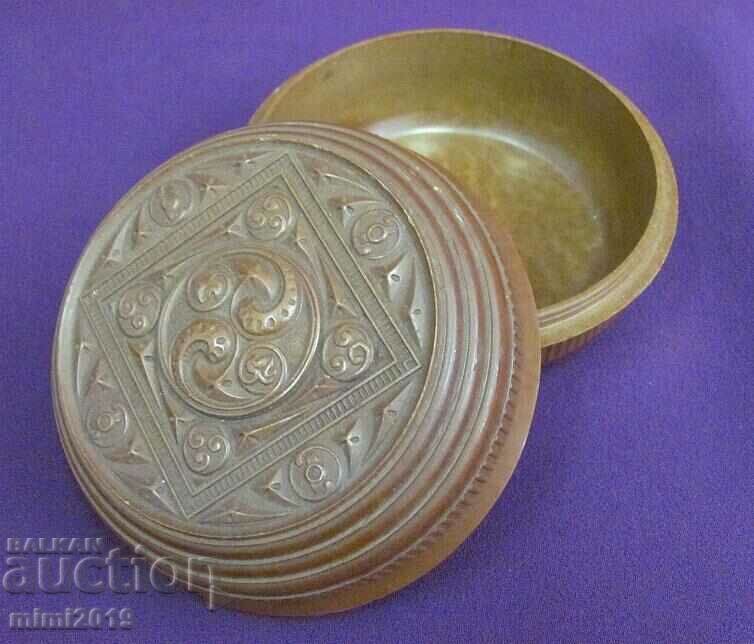 Delivery of 50's Bakelite Jewelry Box Delivery of 50's Bakelite Jewelry Box