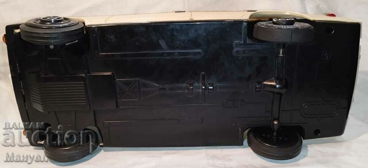 Old large Russian LADA model. - 6