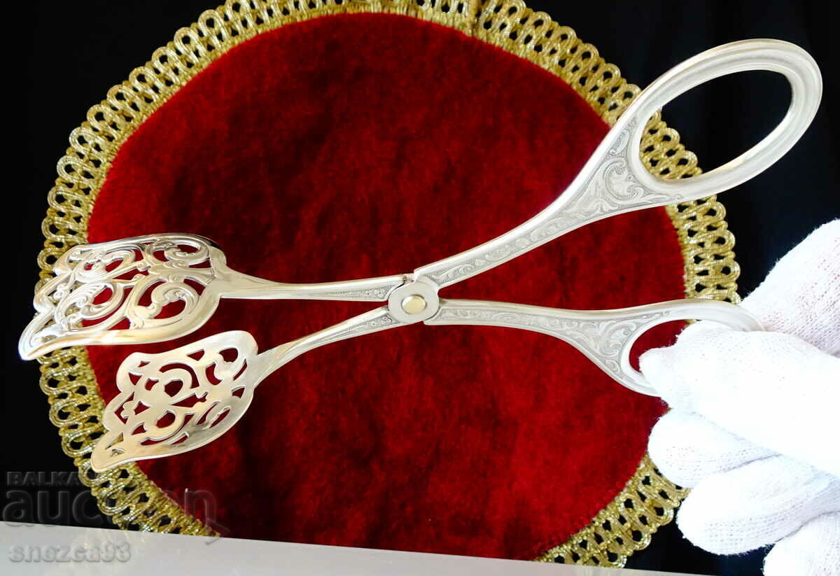 Silver plated serving clip, jewel. Silver plated serving clip, jewel.