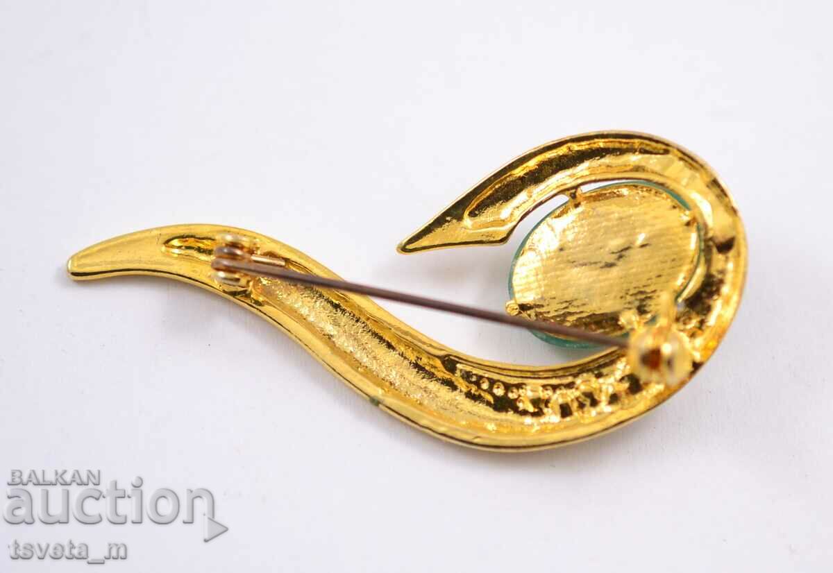 Antique brooch with price 8.00 BGN | € 4.09 Antique brooch with price 8.00 BGN | € 4.09