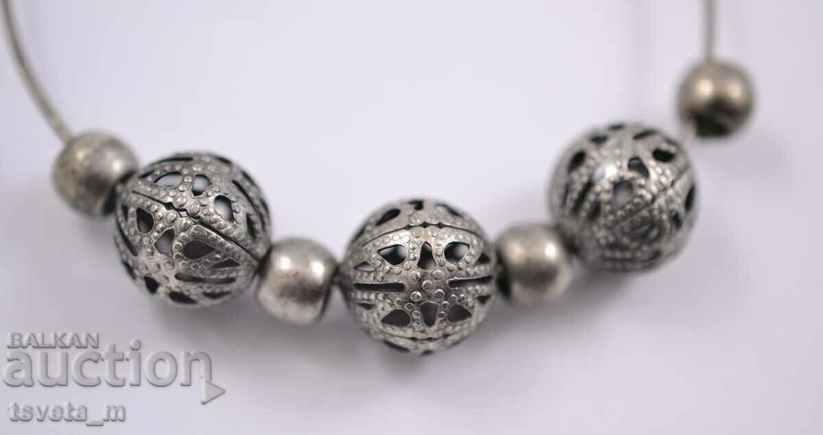 Σκουλαρίκια με μεγάλο κρίκο με τιμή 4.00 BGN | € 2.05 Σκουλαρίκια με μεγάλο κρίκο με τιμή 4.00 BGN | € 2.05