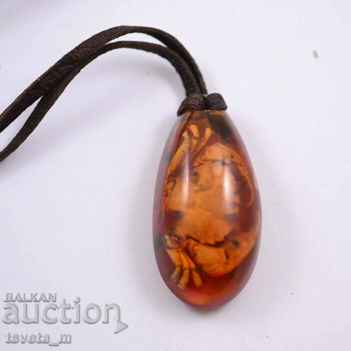 Colier cu medalion, pandantiv cu preț 12.00 BGN | € 6.14 Colier cu medalion, pandantiv cu preț 12.00 BGN | € 6.14