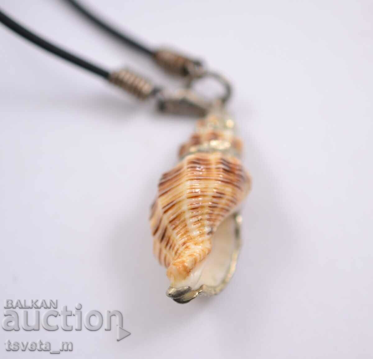 Κολιέ με κοχύλι με τιμή 4.00 BGN | € 2.05 Κολιέ με κοχύλι με τιμή 4.00 BGN | € 2.05