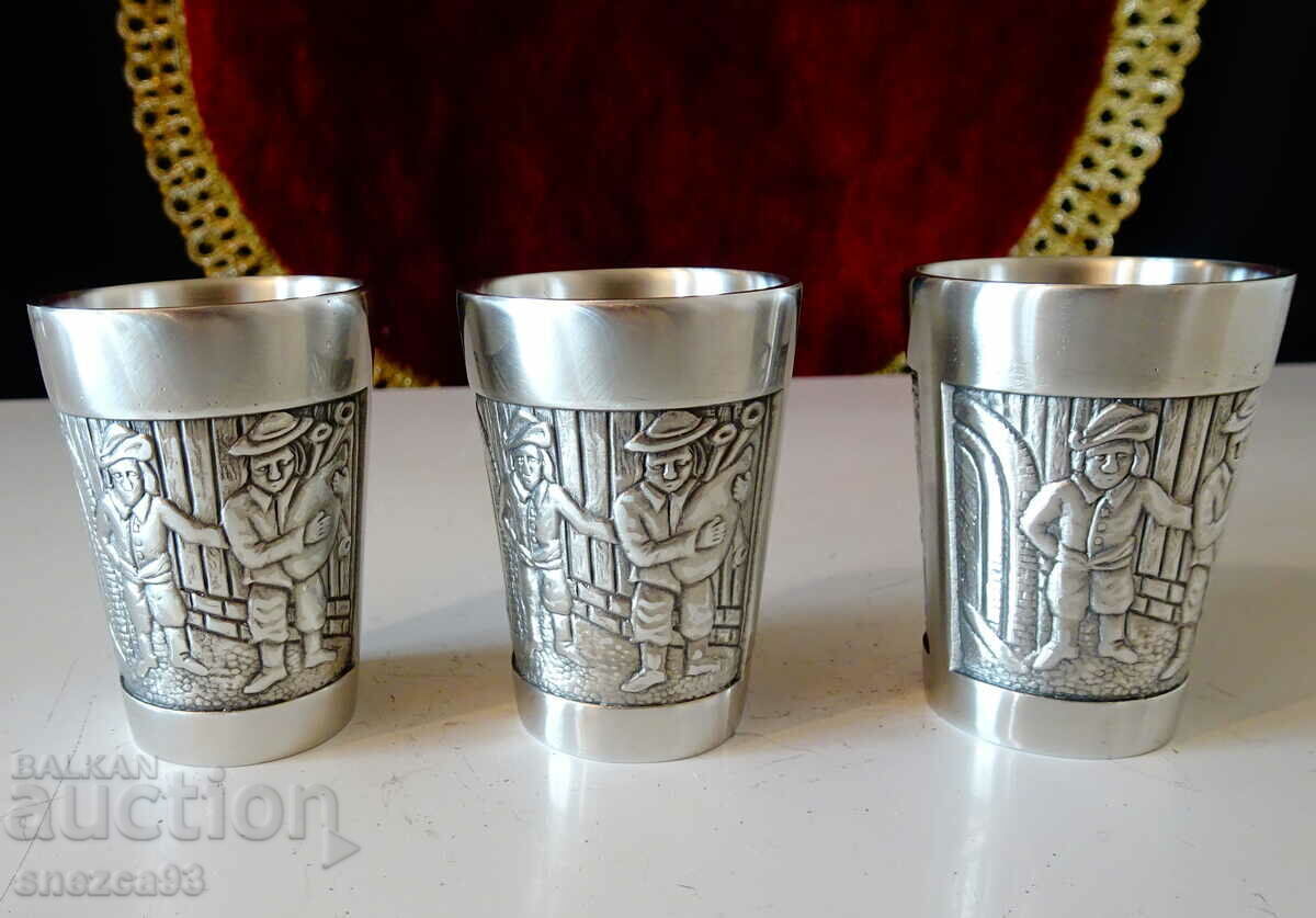 Delivery of Boar hunting tin cups 3 pieces.. Delivery of Boar hunting tin cups 3 pieces..