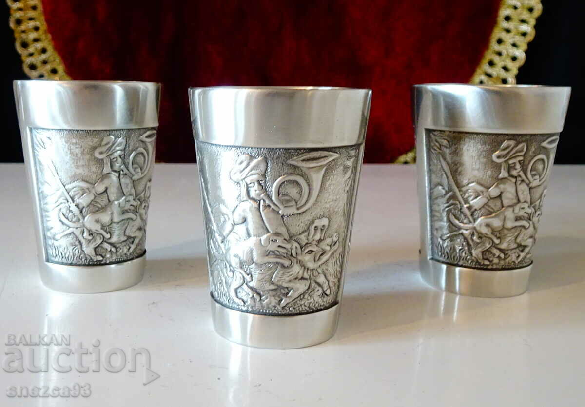 Boar hunting tin cups 3 pieces..