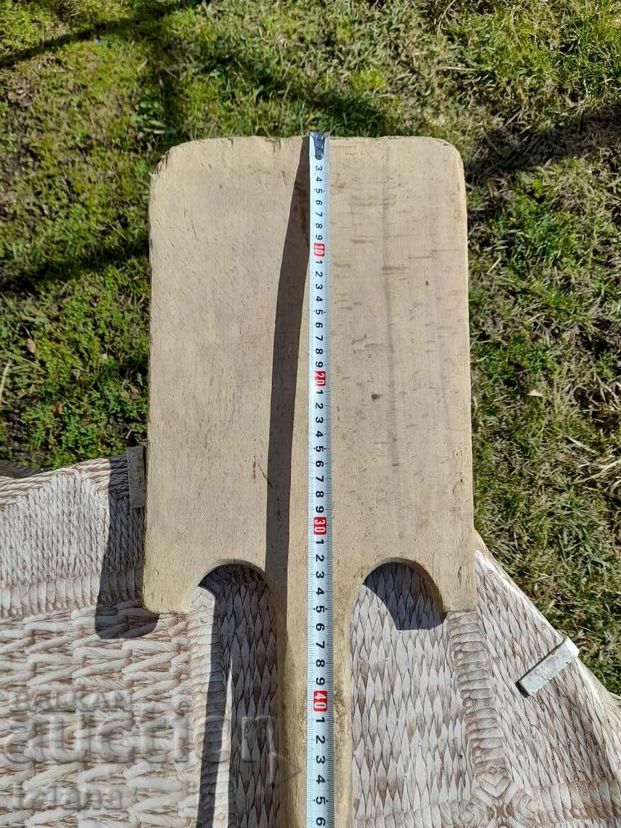 Delivery of Old bakery shovel, bread shovel