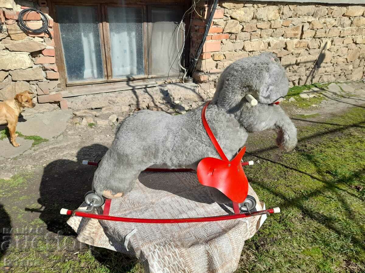 Δημοπρασία Παλιός λικνιζόμενος ελέφαντας Δημοπρασία Παλιός λικνιζόμενος ελέφαντας