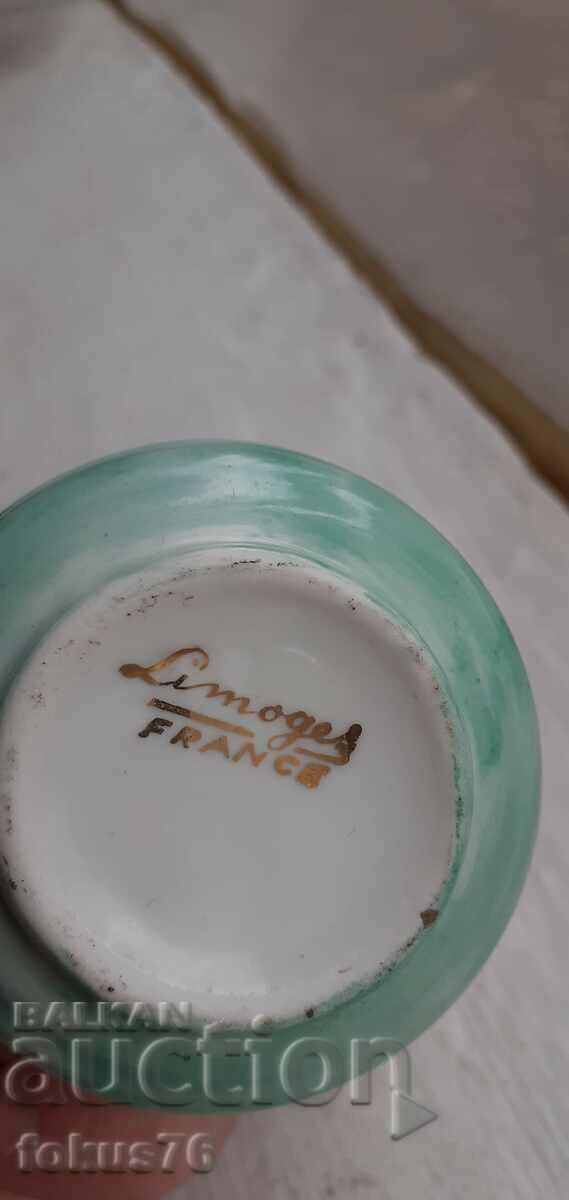 Delivery of Small Limoges porcelain vase Delivery of Small Limoges porcelain vase