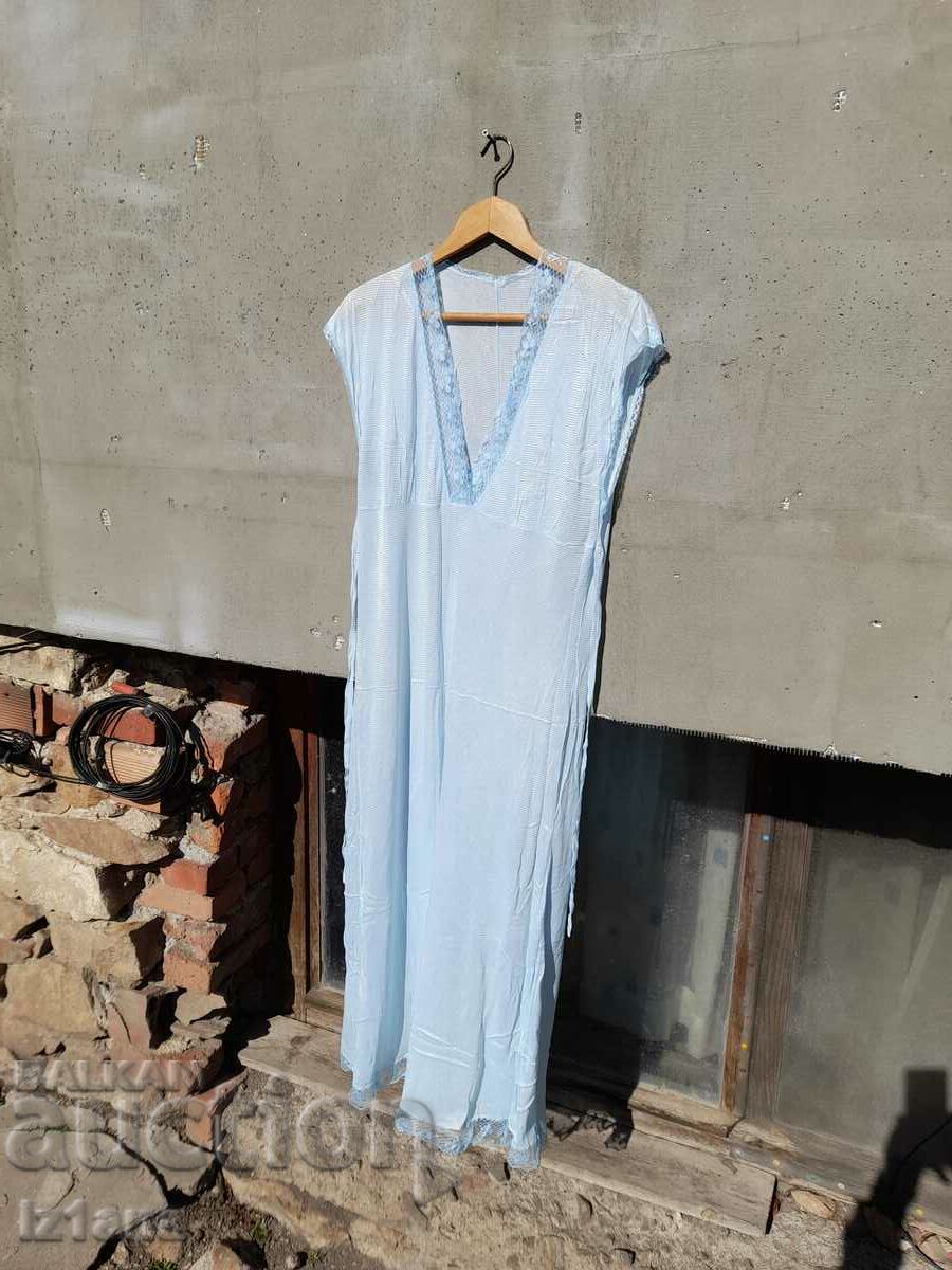 Delivery of Old lady's nightgown Delivery of Old lady's nightgown