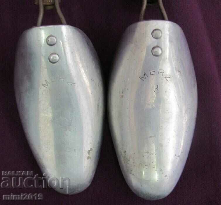 Auction 19th Century Pair of Metal Shoe Molds - MERZ Germany Auction 19th Century Pair of Metal Shoe Molds - MERZ Germany