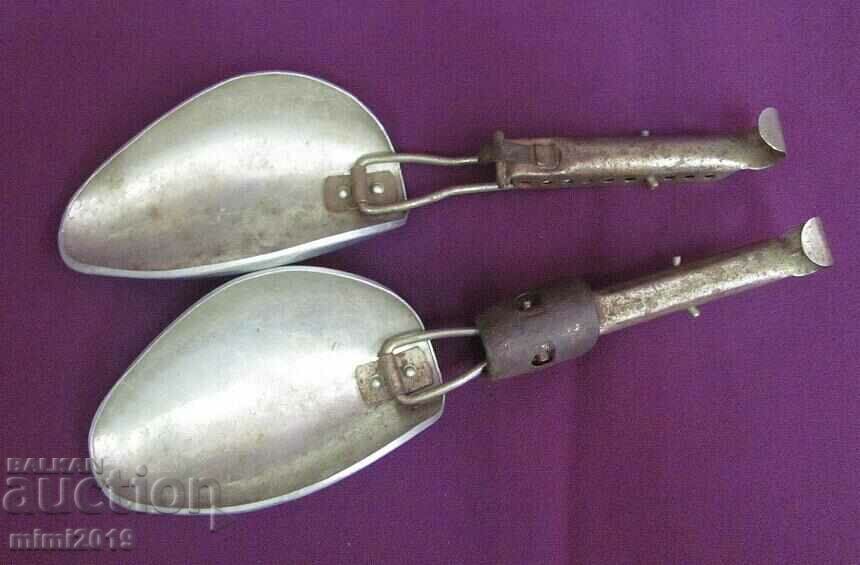 Delivery of 19th Century Pair of Metal Shoe Molds - MERZ Germany Delivery of 19th Century Pair of Metal Shoe Molds - MERZ Germany