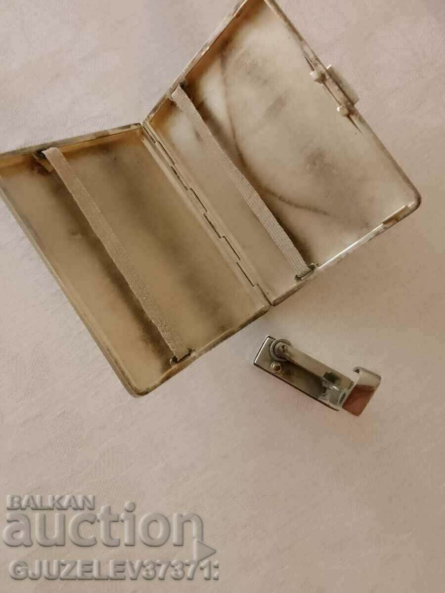 Licitație Set rar de colecție de tuns și brichetă din argint. Licitație Set rar de colecție de tuns și brichetă din argint.