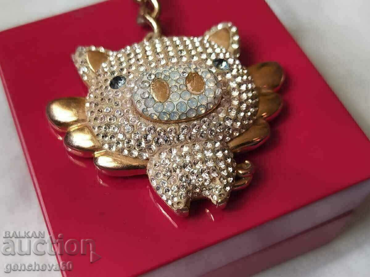 Delivery of Swarovski key holder, gold plated