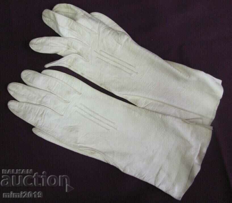 20 Women's Leather Gloves with price 70.00 BGN | € 35.79 20 Women's Leather Gloves with price 70.00 BGN | € 35.79