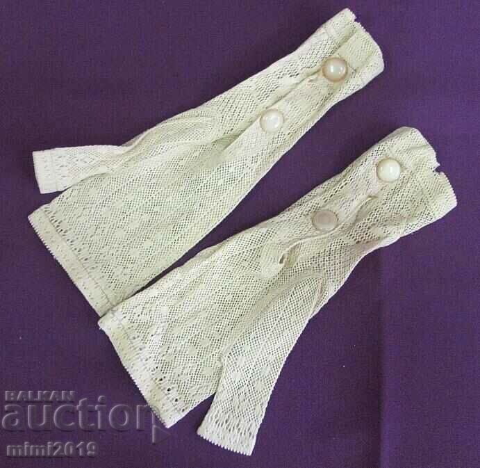 Auction Hand Knitted Gloves 2 pcs. Auction Hand Knitted Gloves 2 pcs.