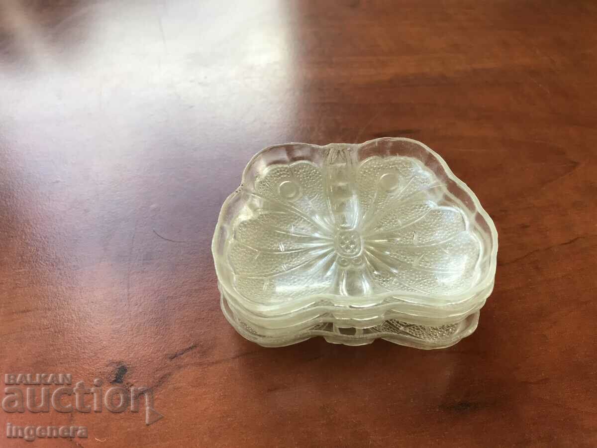 Auction WHITE SWEET PLATE MADE OF SOCA PLASTIC-4 PCS. Auction WHITE SWEET PLATE MADE OF SOCA PLASTIC-4 PCS.