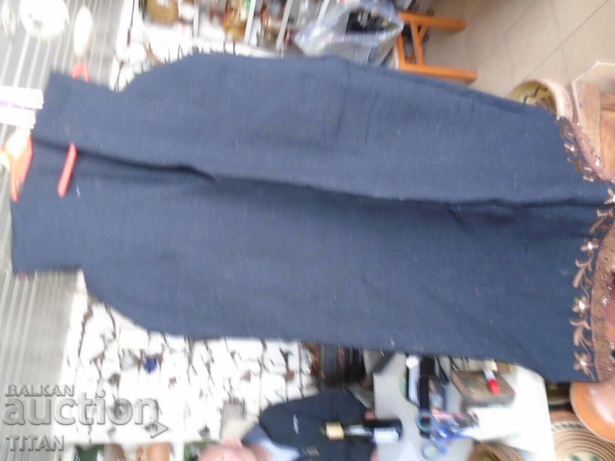 costum de lana frumos, lungime 100 cm, talie 120 cm.