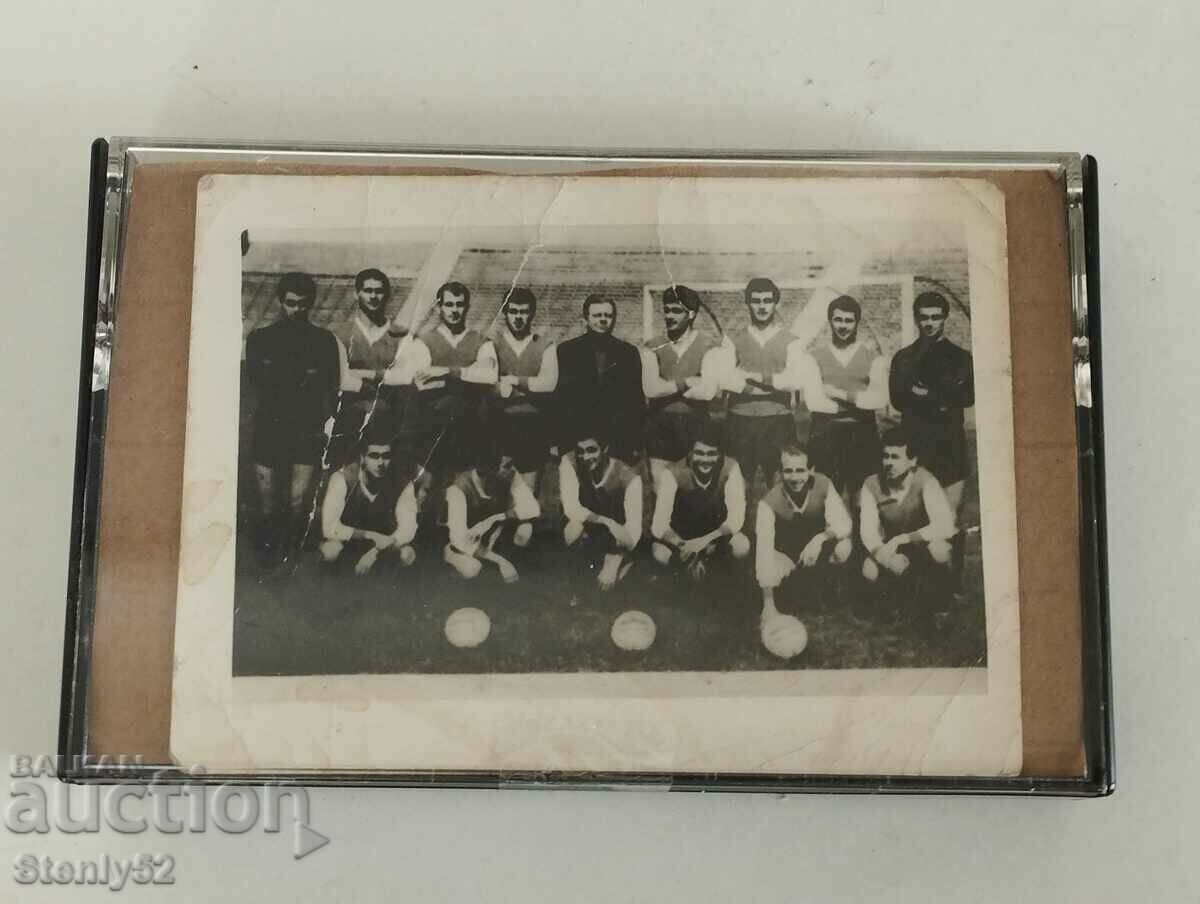 Стара снимка на Левски-София с Гунди и треньора Р.Витлачил.