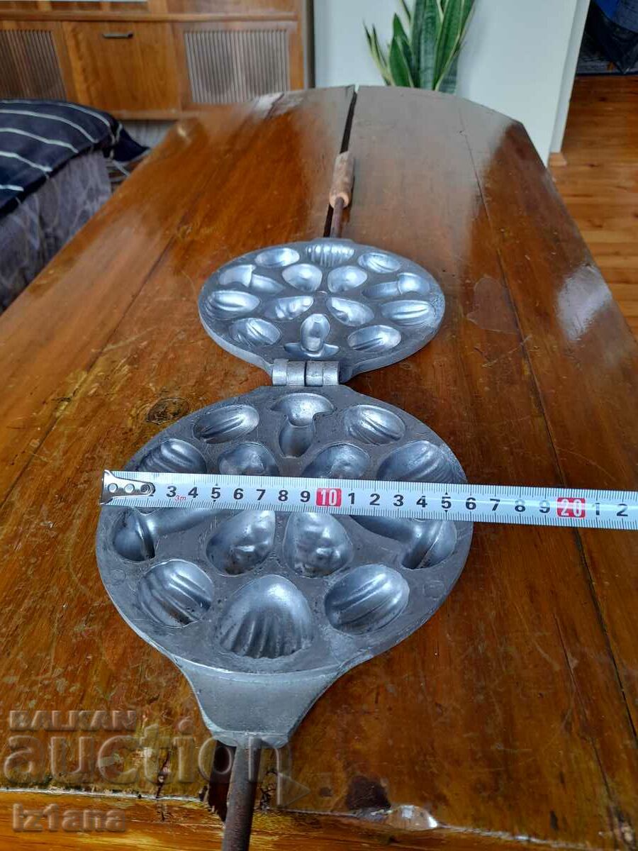 An old form for baking sweets - 7