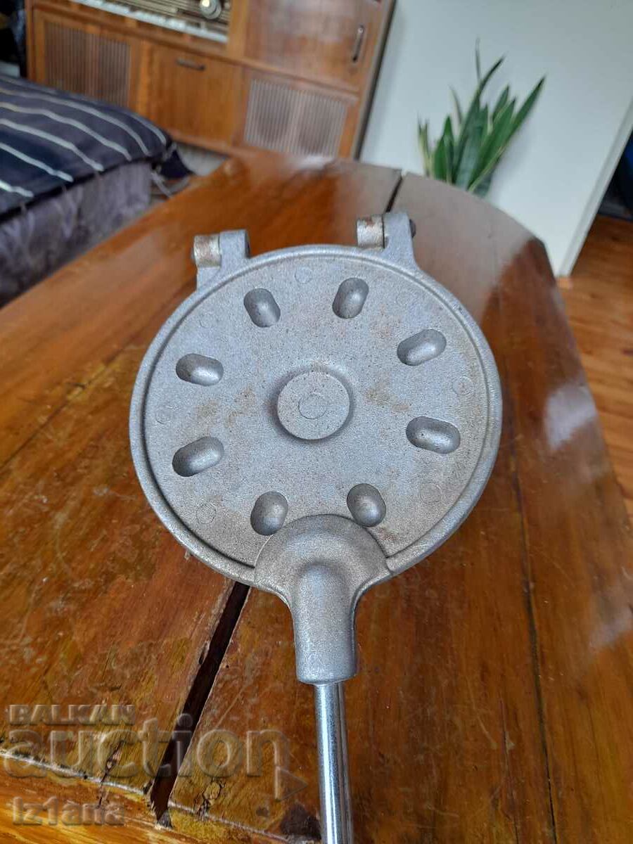 Auction Old appliance, form for baking sweets, Nuts Auction Old appliance, form for baking sweets, Nuts