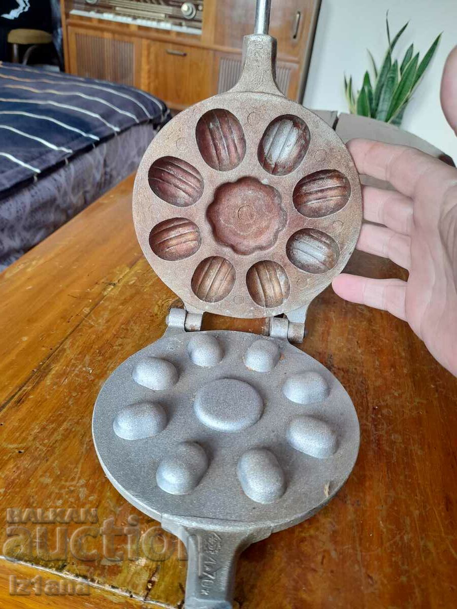 Delivery of Old appliance, form for baking sweets, Nuts Delivery of Old appliance, form for baking sweets, Nuts